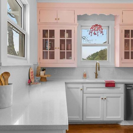 Villa Pink Duchess - Mins To Main Hot Tub & Fire Pit Fredericksburg Esterno foto