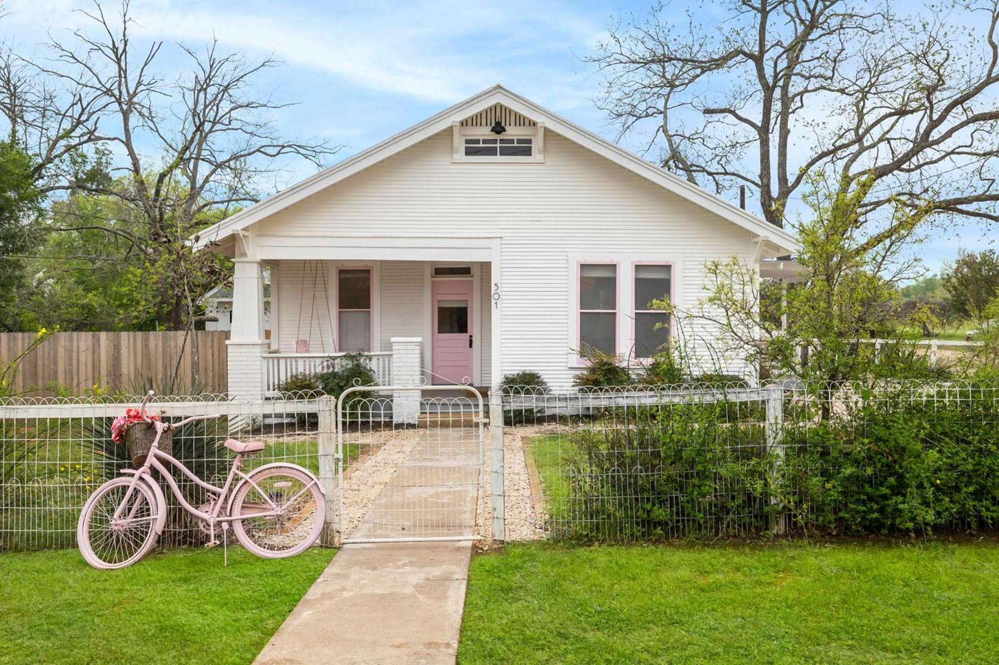 Villa Pink Duchess - Mins To Main Hot Tub & Fire Pit Fredericksburg Esterno foto