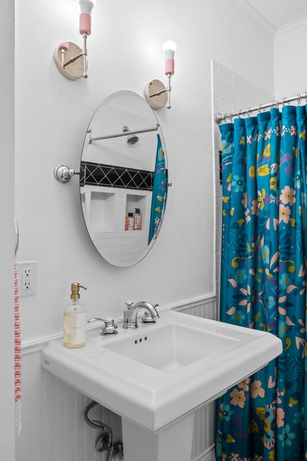 Villa Pink Duchess - Mins To Main Hot Tub & Fire Pit Fredericksburg Esterno foto