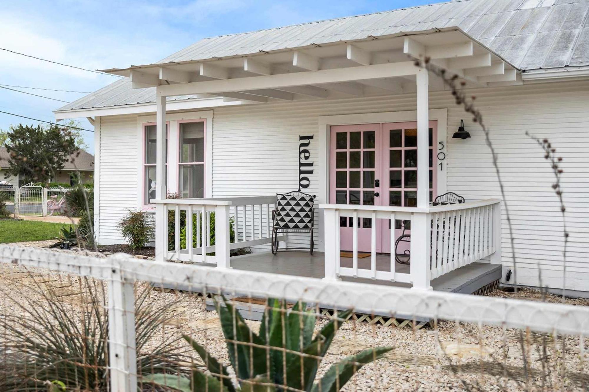 Villa Pink Duchess - Mins To Main Hot Tub & Fire Pit Fredericksburg Esterno foto