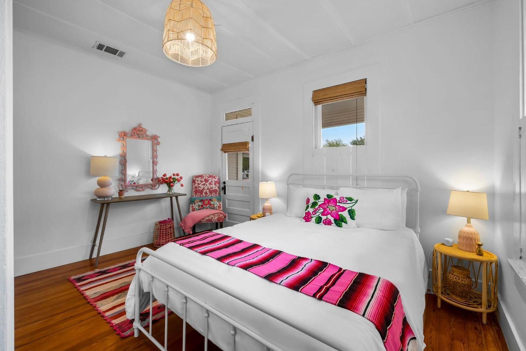 Villa Pink Duchess - Mins To Main Hot Tub & Fire Pit Fredericksburg Esterno foto