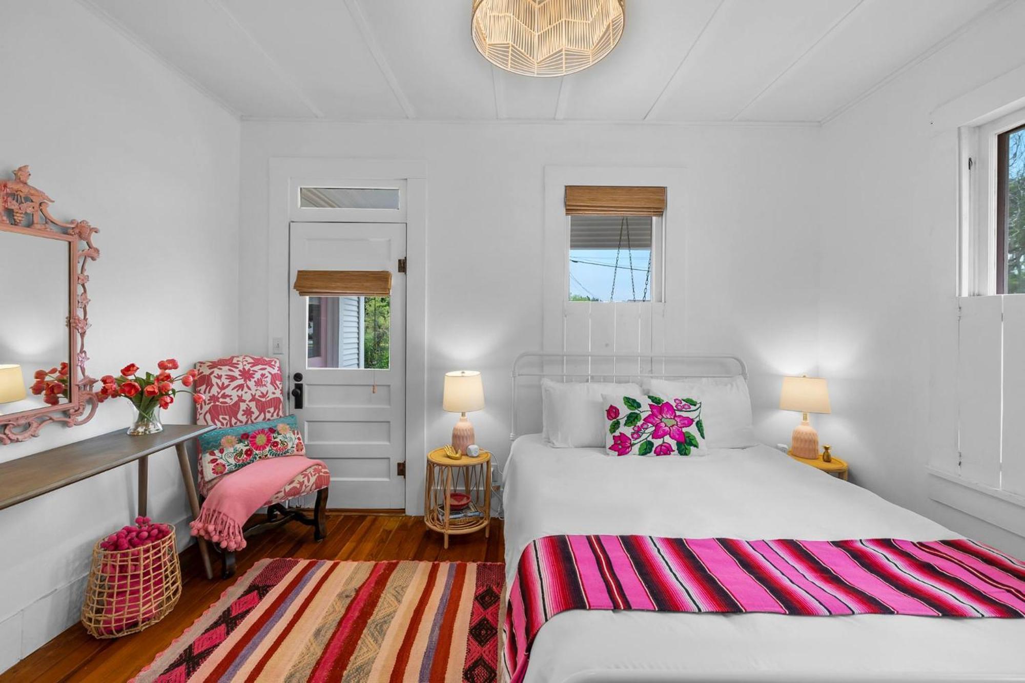 Villa Pink Duchess - Mins To Main Hot Tub & Fire Pit Fredericksburg Esterno foto
