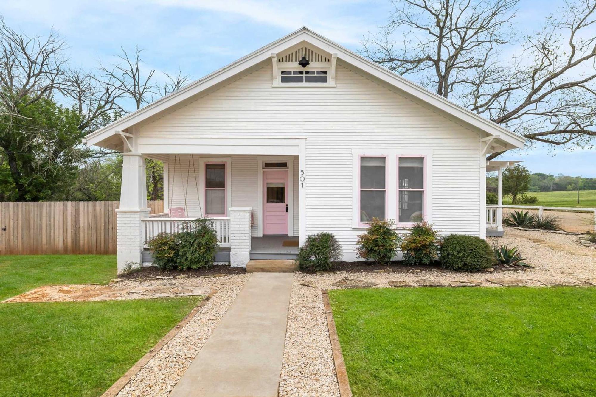 Villa Pink Duchess - Mins To Main Hot Tub & Fire Pit Fredericksburg Esterno foto