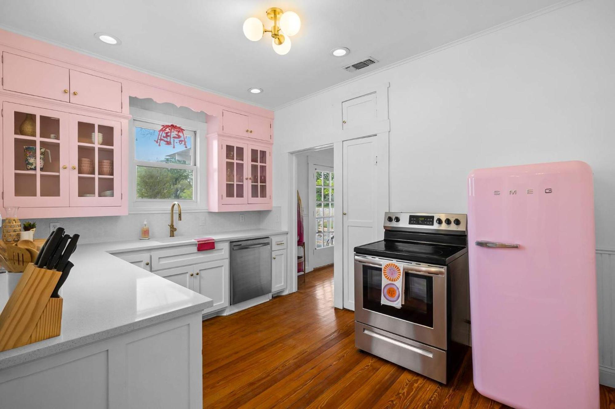 Villa Pink Duchess - Mins To Main Hot Tub & Fire Pit Fredericksburg Esterno foto
