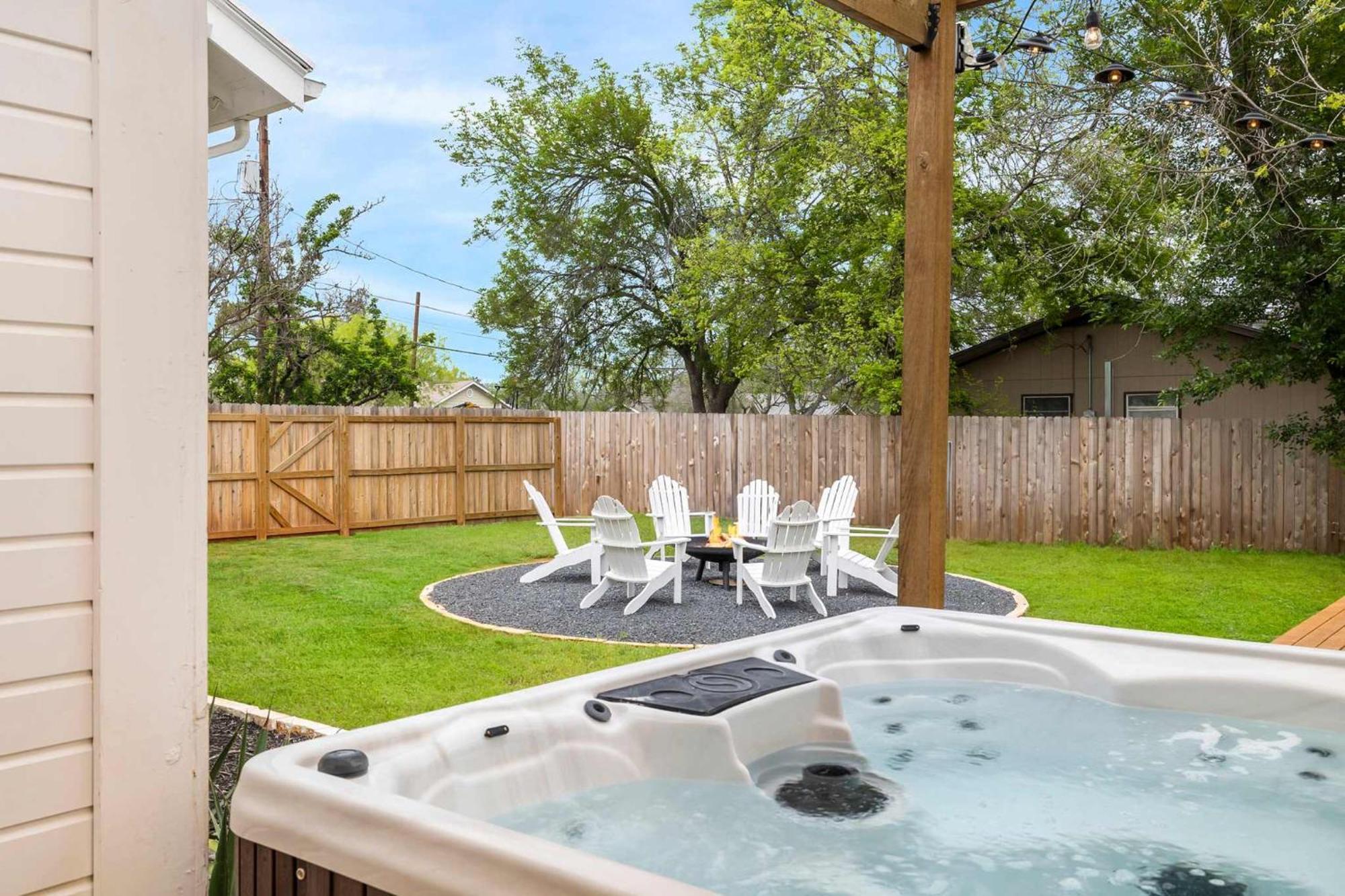 Villa Pink Duchess - Mins To Main Hot Tub & Fire Pit Fredericksburg Esterno foto