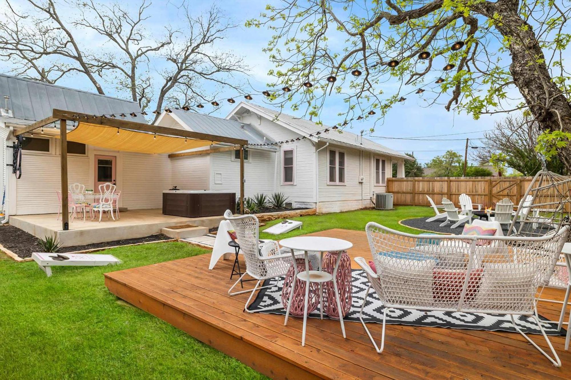 Villa Pink Duchess - Mins To Main Hot Tub & Fire Pit Fredericksburg Esterno foto