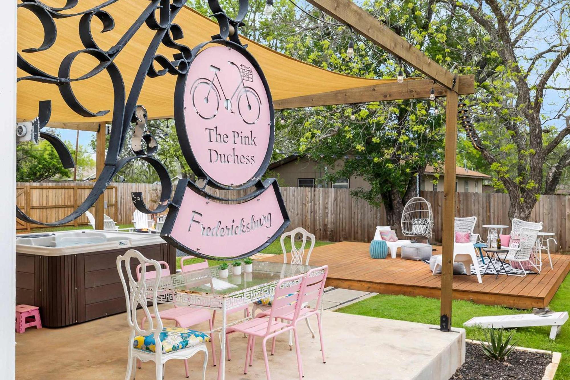 Villa Pink Duchess - Mins To Main Hot Tub & Fire Pit Fredericksburg Esterno foto