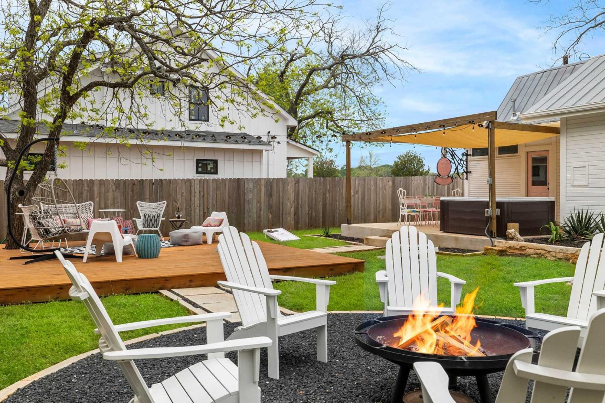 Villa Pink Duchess - Mins To Main Hot Tub & Fire Pit Fredericksburg Esterno foto