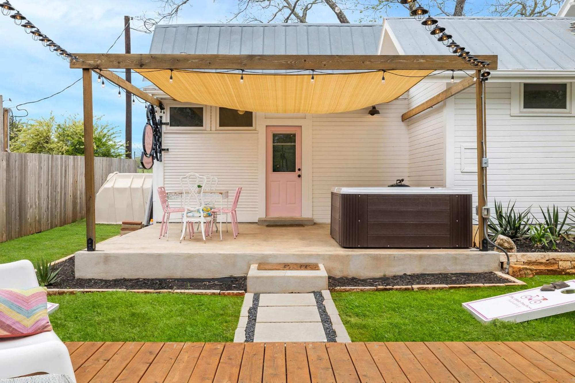 Villa Pink Duchess - Mins To Main Hot Tub & Fire Pit Fredericksburg Esterno foto