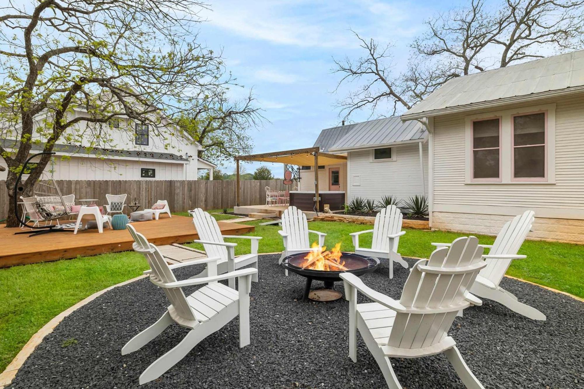 Villa Pink Duchess - Mins To Main Hot Tub & Fire Pit Fredericksburg Esterno foto