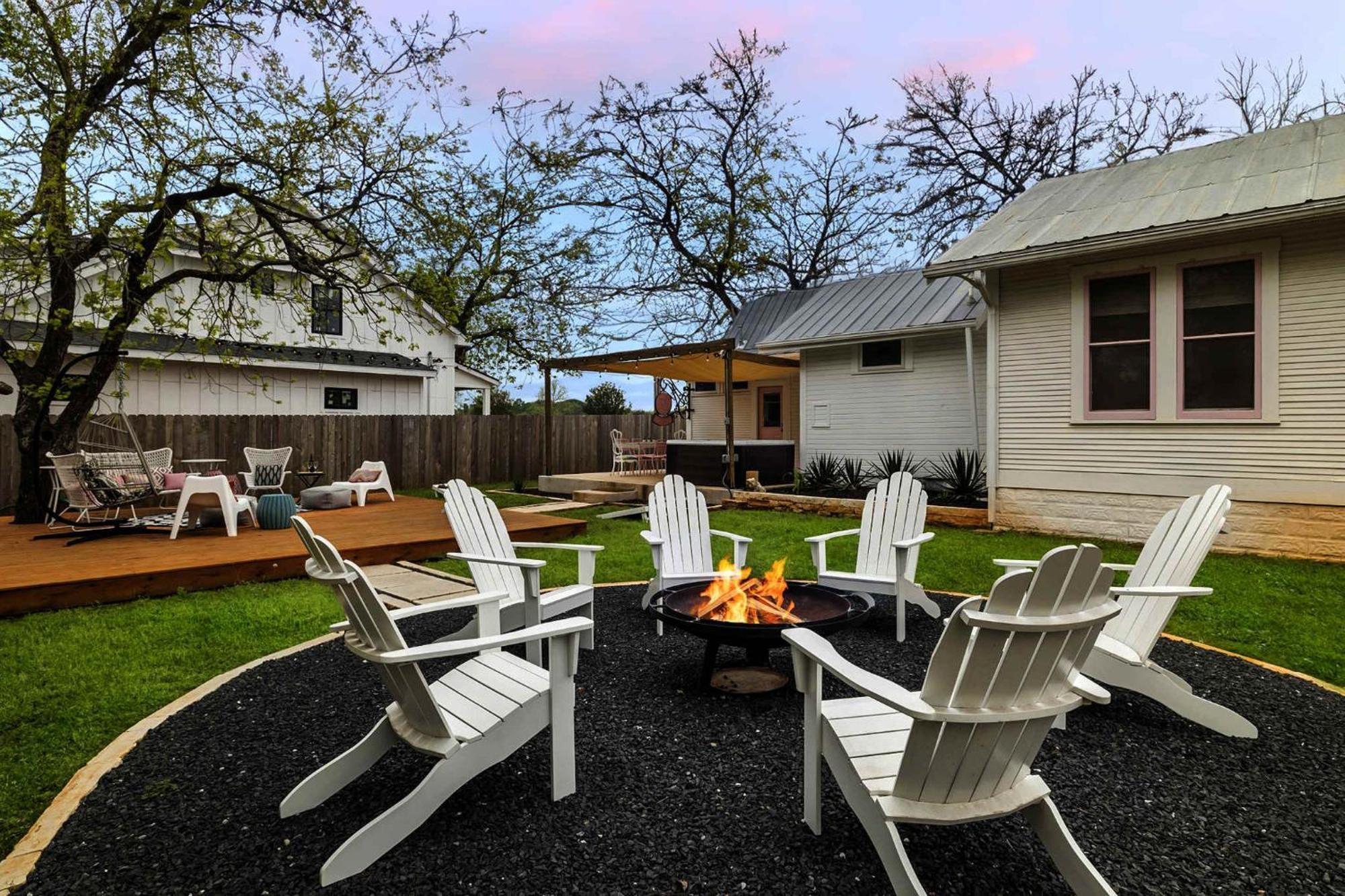 Villa Pink Duchess - Mins To Main Hot Tub & Fire Pit Fredericksburg Esterno foto